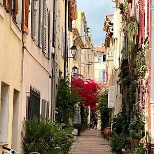 les-petits-volets.fr-provencehotel.com/